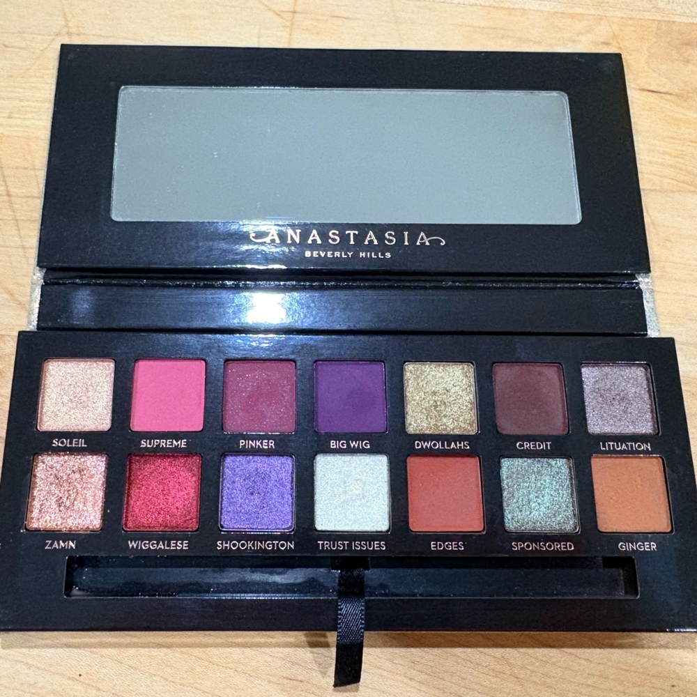 Jackie Aina Anastasia Beverly Hills ABH eyeshadow palette